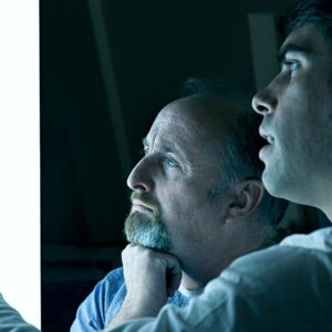 img of people looking at an xray